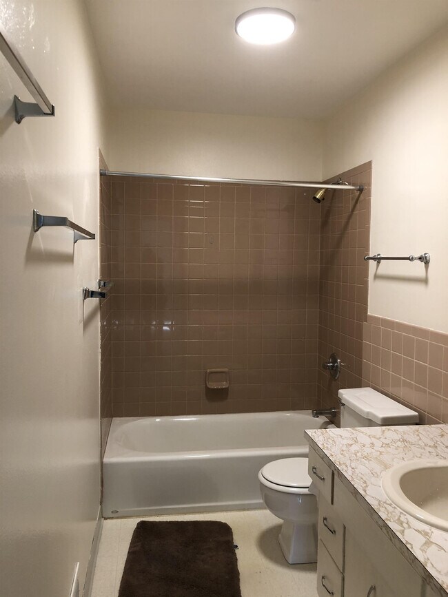 Foto del edificio - 1101 Ash Dr