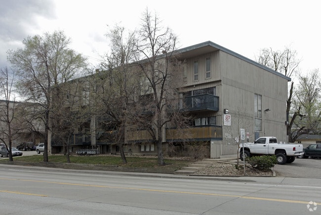 Building Photo - Dakotas Apartments