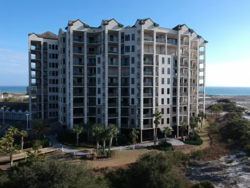 Foto principal - 14900 River Rd