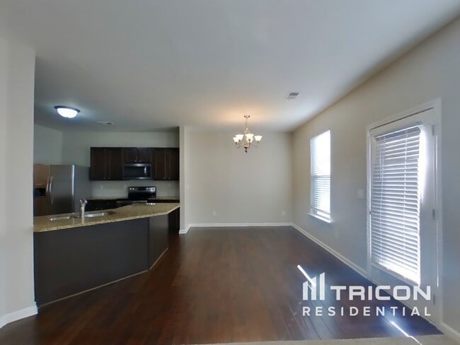 Foto del edificio - 348 Rankin Cir