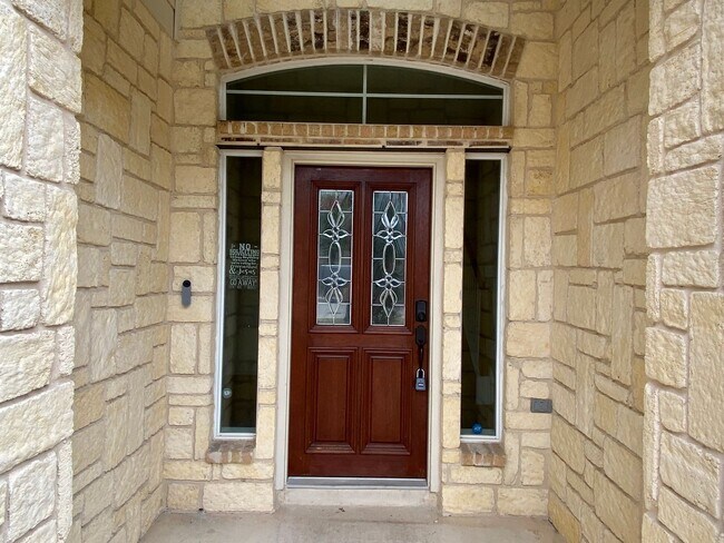 Building Photo - 3 Bed 2.5 Bath in Amhurst/Game Room/ Centr...