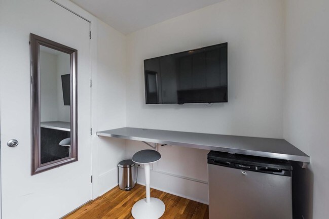 Foto del edificio - 211 East 3rd Street