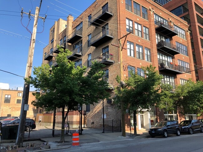 Building Photo - 215 N Aberdeen St