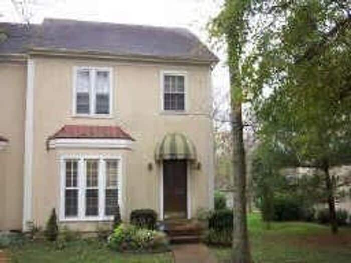 Spacious Townhouse in Woodlawn Area - Spacious Townhouse in Woodlawn Area