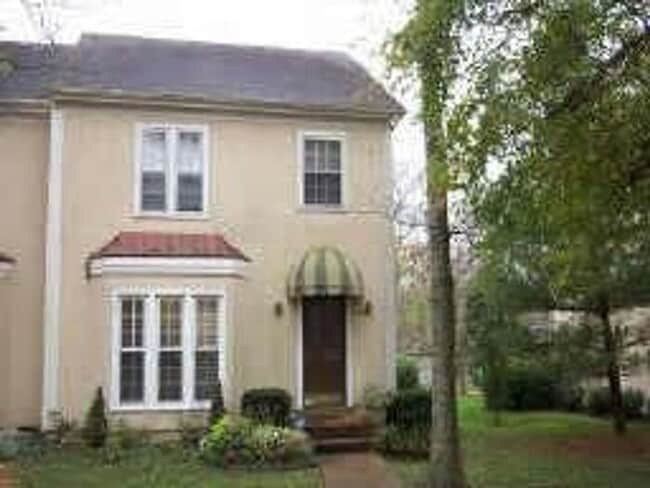 Spacious Townhouse in Woodlawn Area - Spacious Townhouse in Woodlawn Area