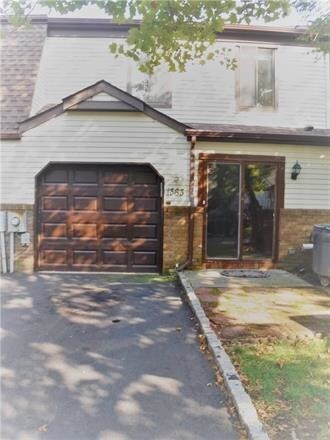 Building Photo - 1363 Thomas Ave