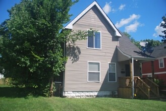 Building Photo - 123 E Howard St