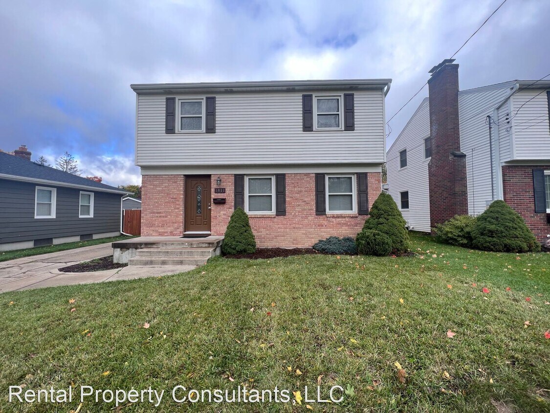 5 br, 2.5 bath House 1831 Crescent Dr. NE House Rental in Grand