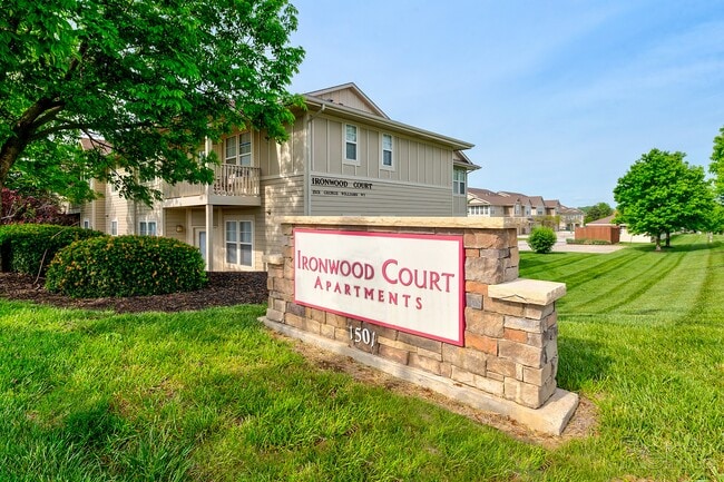 Foto del edificio - Ironwood Apartments and Townhomes