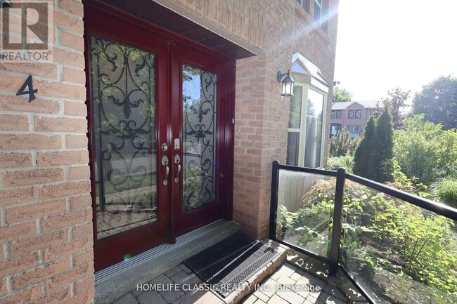 Building Photo - 354 Bexhill Rd