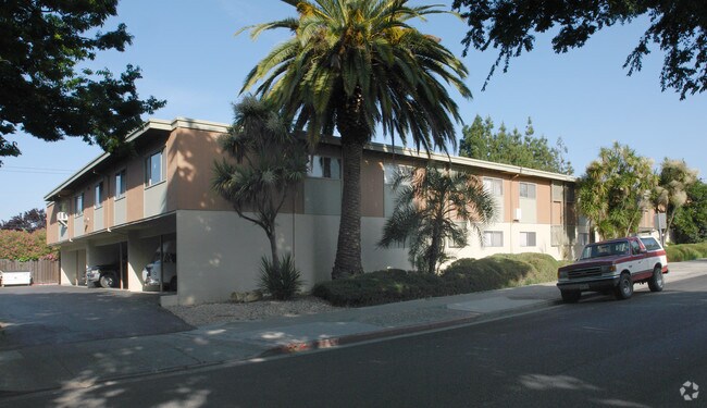 Building Photo - 2307 Pauline Dr