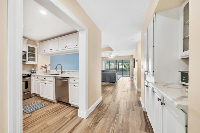 Foto del edificio - 827 Oak Harbour Dr