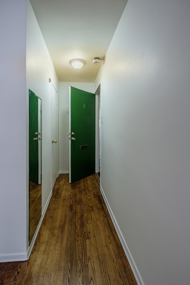 Photo du bâtiment - 643a Mt Pleasant Rd