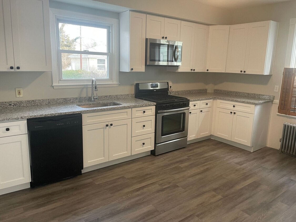 Photo - 387 Branch Avenue