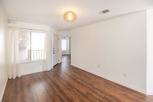 Foto del edificio - Cozy South East Austin Condo