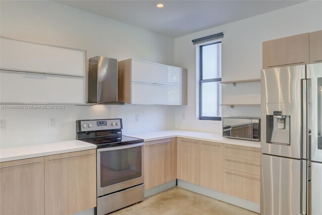 Building Photo - 406 SE 1st Ct