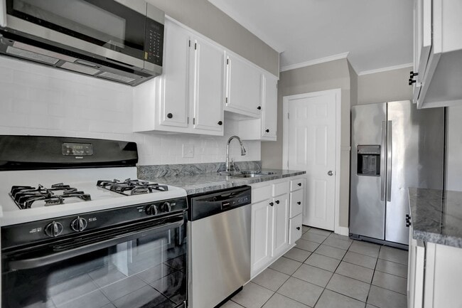 Foto del edificio - Completed Renovated Townhouse