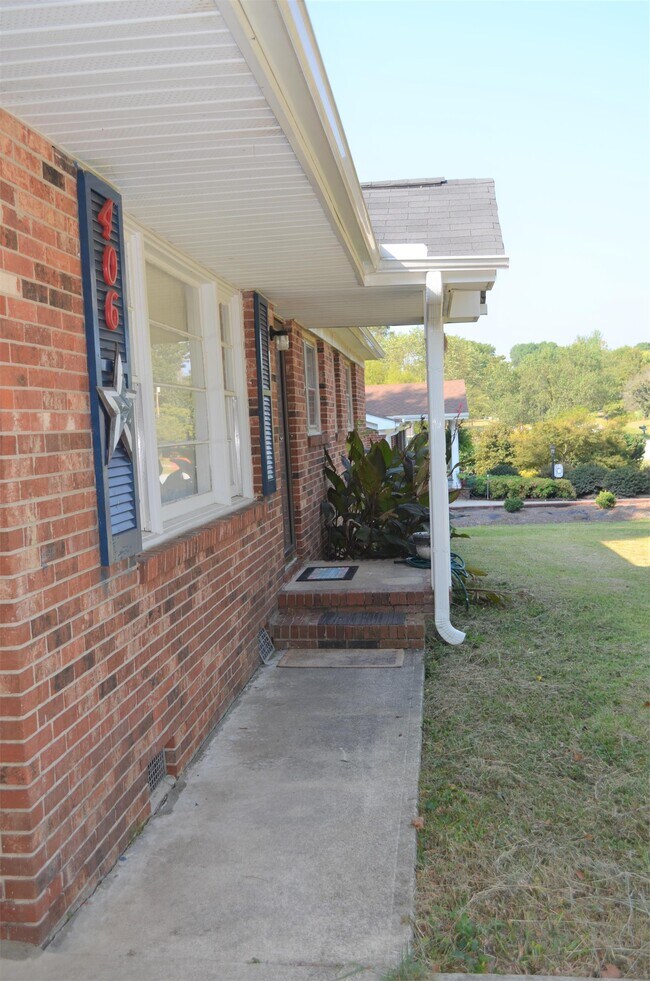 Foto del edificio - 406 Mapleton Dr