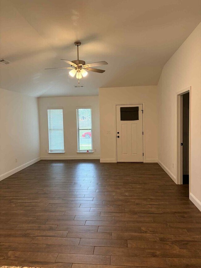 Foto del edificio - WEBB CITY  Beautiful 3 Bedroom 2 Bathroom ...