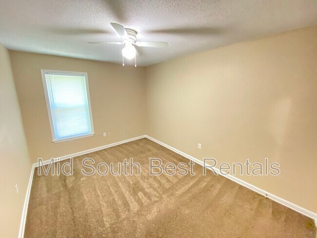 Building Photo - 1197 Canary Ln