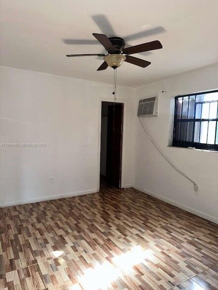 Foto del edificio - 576 NW 147th St