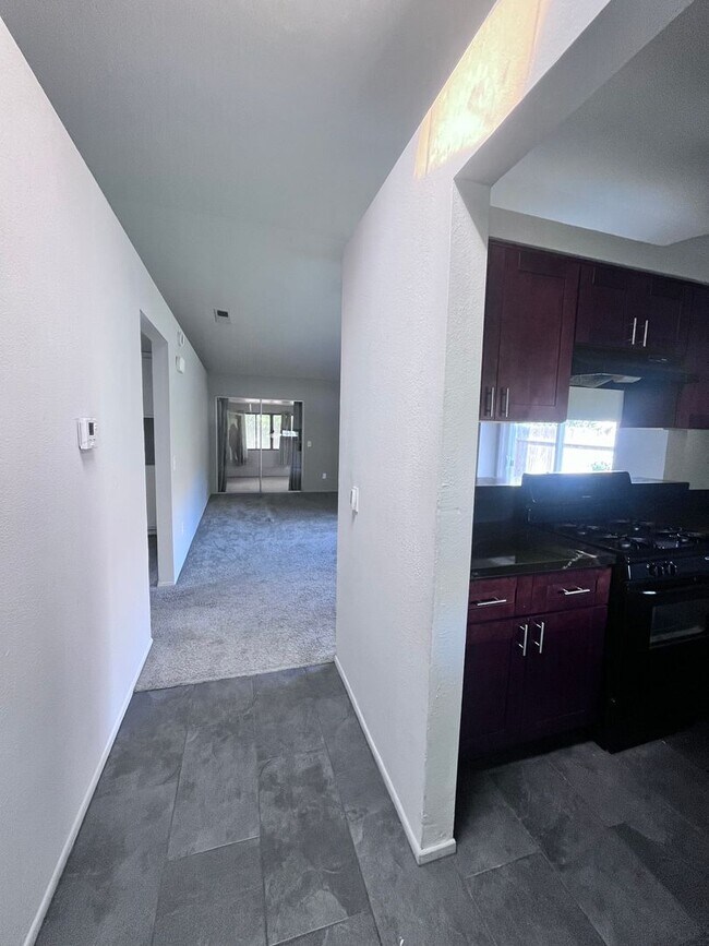 Foto del edificio - Colton Home in Cooley Ranch w/ Gardener Included