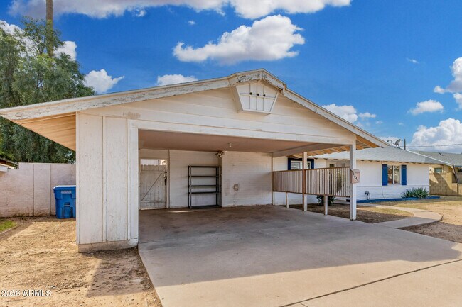 Foto del edificio - 3945 W Orange Dr