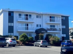 Building Photo - 1529-1529 Boundary Crescent