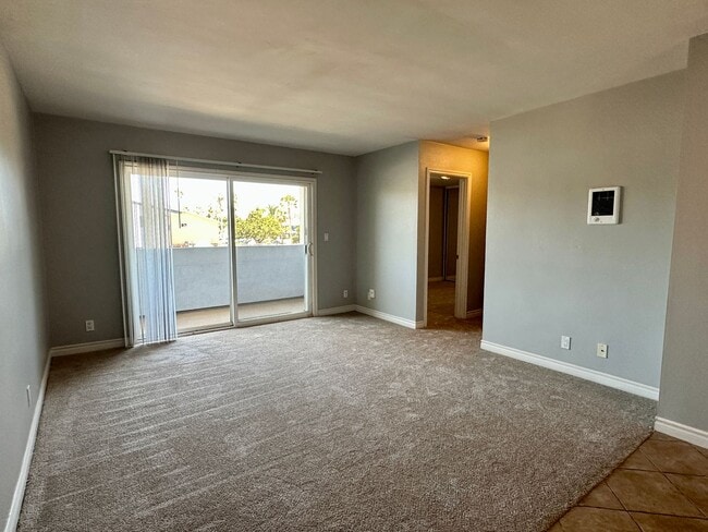 Foto del edificio - Beautiful Pacific Beach Condo Walking Distance To Beach and Bay