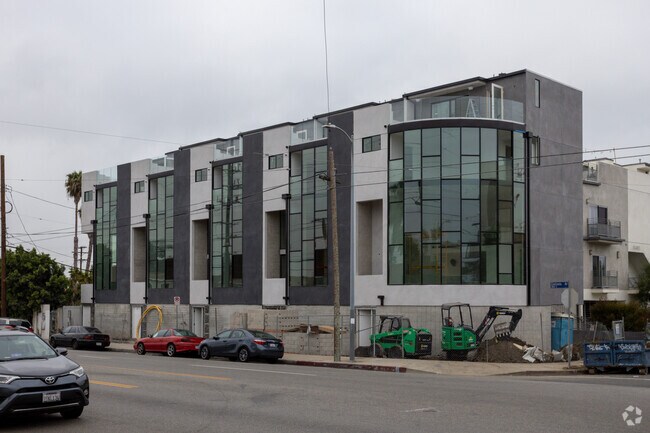 Building Photo - Pacific 5