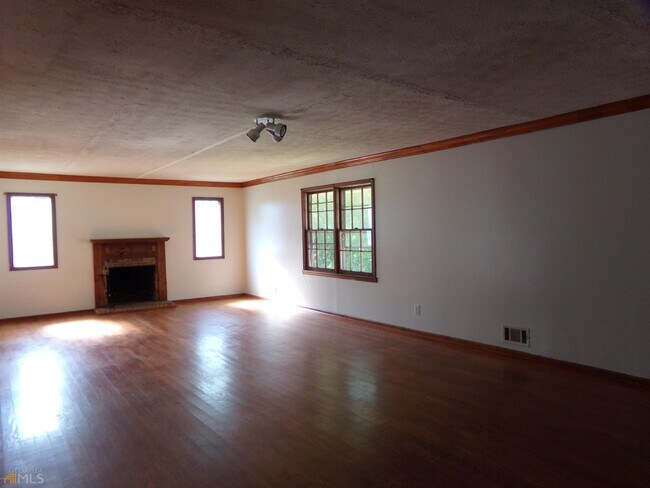 Building Photo - 4573 Bouldercrest Rd