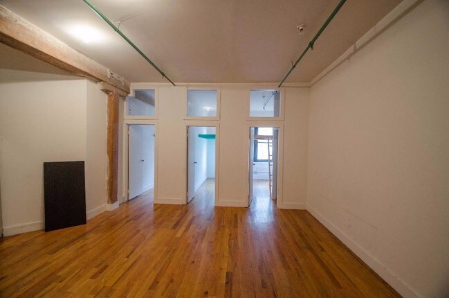 Foto del edificio - 239 Banker St