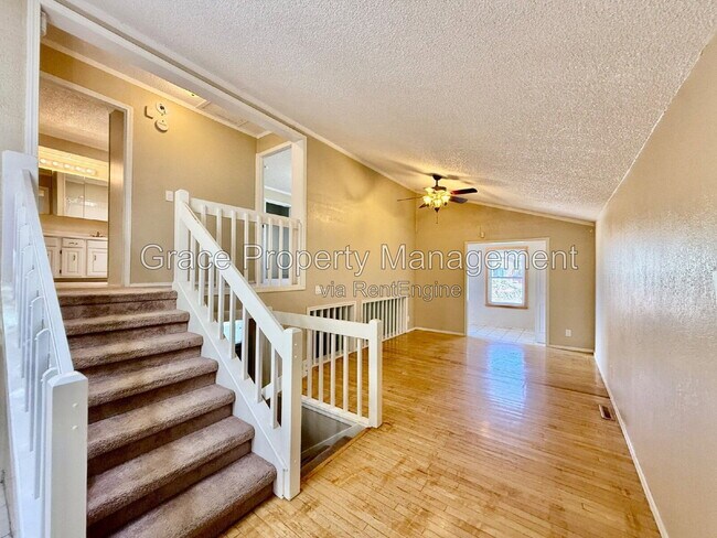 Building Photo - 405 S 28th Ln
