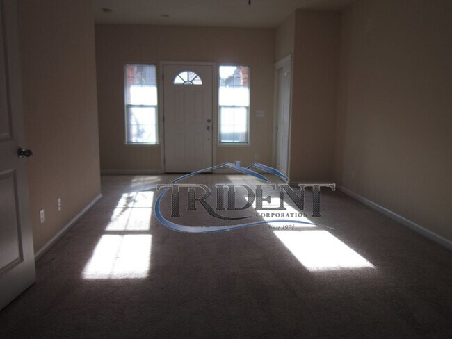 Foto del edificio - 3 bedroom, 2 1/2 bath halfplex/townhouse