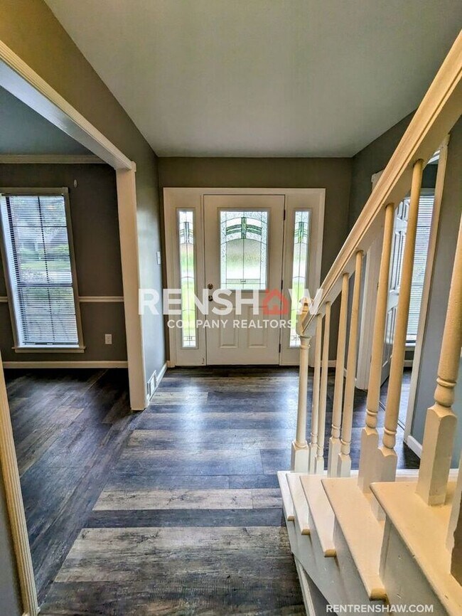 Building Photo - Charming Duplex - 3 Bedroom / 2 Bath - MOV...