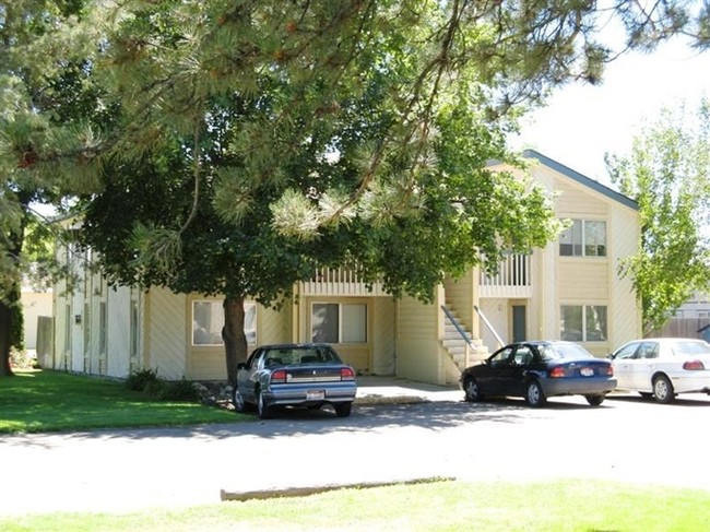 Building 1, 4 Units - The Maples Apartments