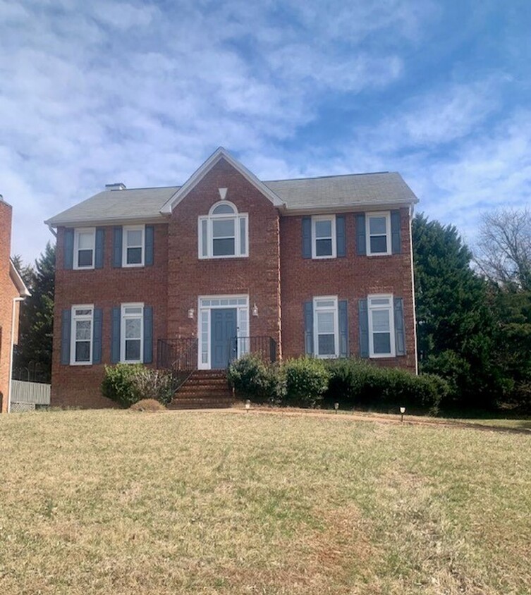 Foto principal - Beautiful 3 Bedroom 3.5 Bath Brick Home fo...