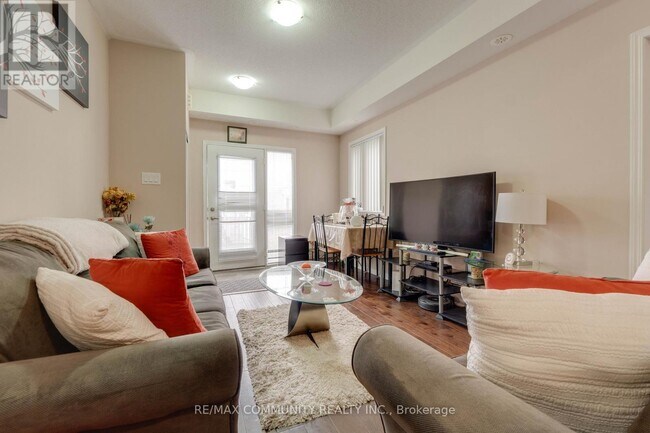 Photo du bâtiment - 250-250 Sunny Meadow Blvd
