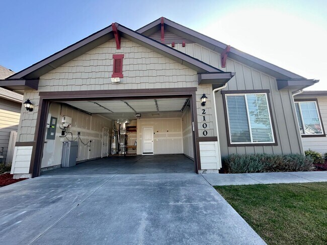Building Photo - Luxury 3 Bedroom, 2 Bath Home with Granite...