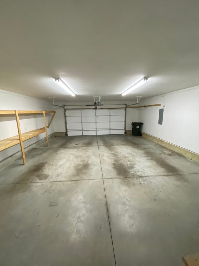 Garage - 5548 Summerland Drive