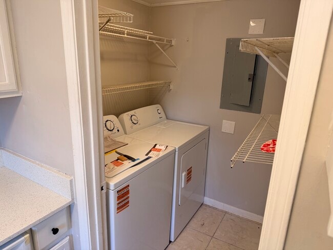 Foto del edificio - 206 Kettering Way