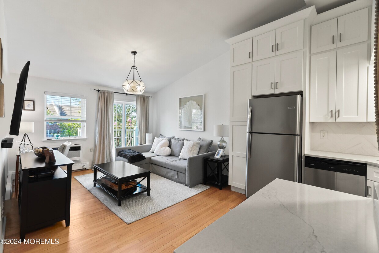 305 4th Ave Unit 301, Asbury Park, NJ 07712 Room for Rent in Asbury