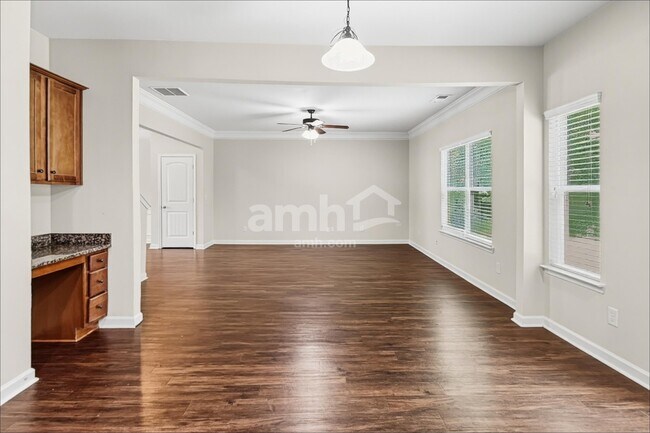 Foto del edificio - 918 Pine Ln