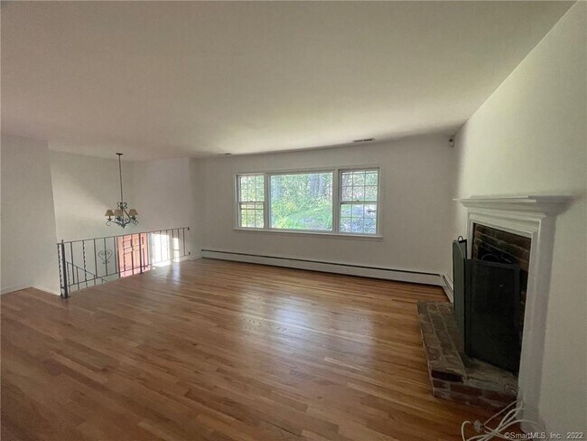 Building Photo - 8 Heathwood Ln