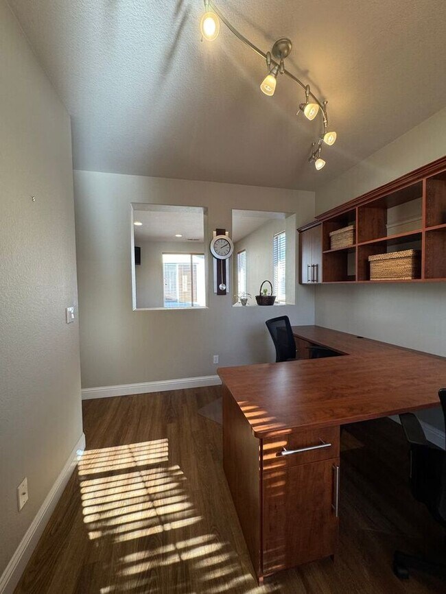 Foto del edificio - Fully Furnished South Reno Home | 3 Bed + Office | Mountain Views