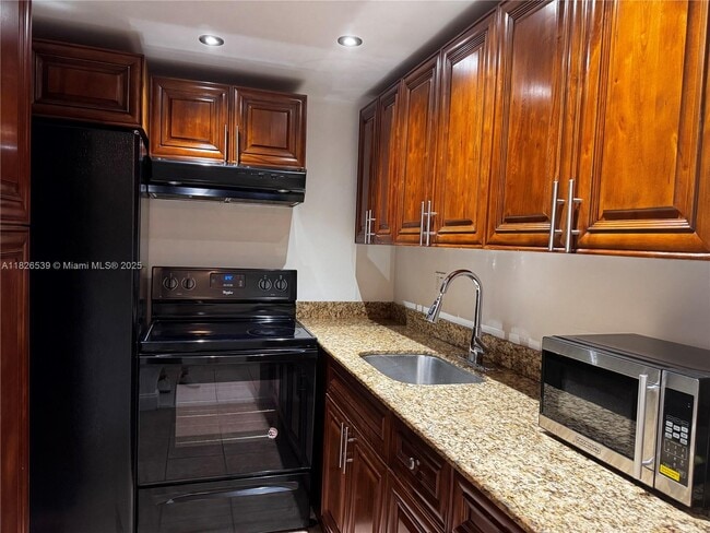 Foto del edificio - 2935 NE 163rd St