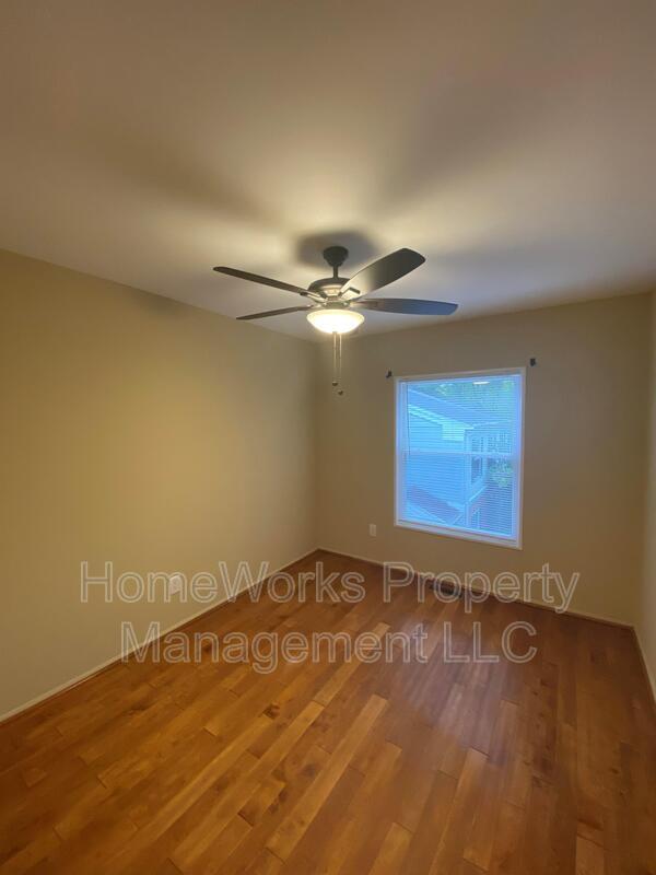 Building Photo - 120 Hammershire Rd