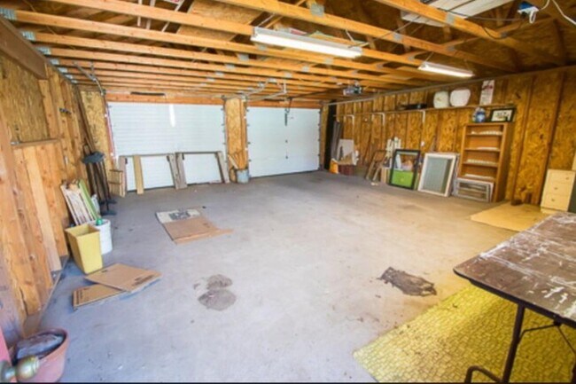 Building Photo - 312 E Spring St