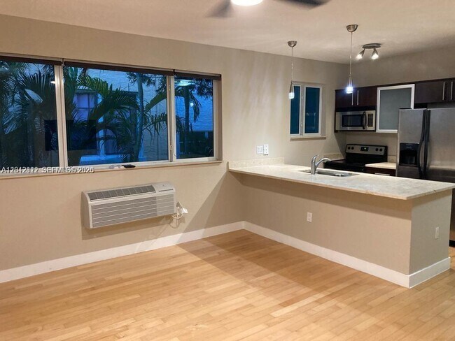 Foto del edificio - 7171 Bay Dr