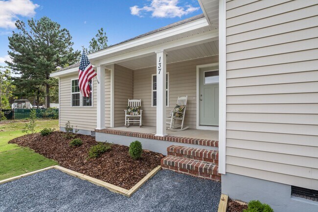 Front porch - 137 Dundee Dr